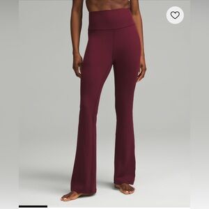 Lululemon Super high rise grove July flared pant in garnet